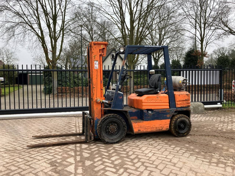 Toyota 42-5FGF 25 - LPG forklift: picture 1 Toyota 42-5FGF 25 - LPG forklift: picture 1