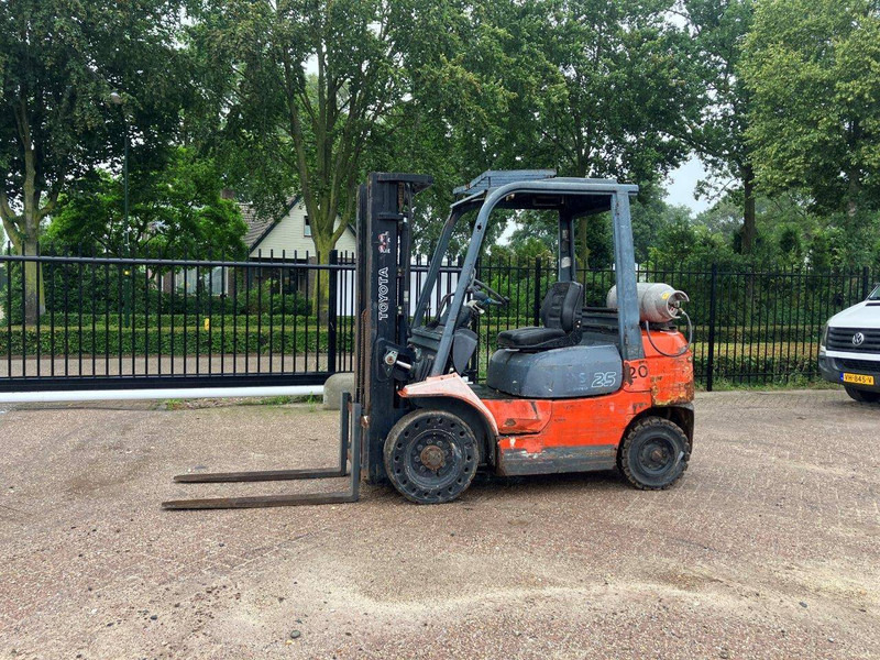 Toyota 42-7FGF25 - LPG forklift: picture 1 Toyota 42-7FGF25 - LPG forklift: picture 1