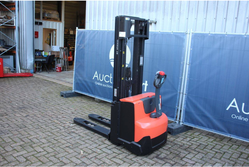 Toyota SWE120 - Stacker: picture 3 Toyota SWE120 - Stacker: picture 3