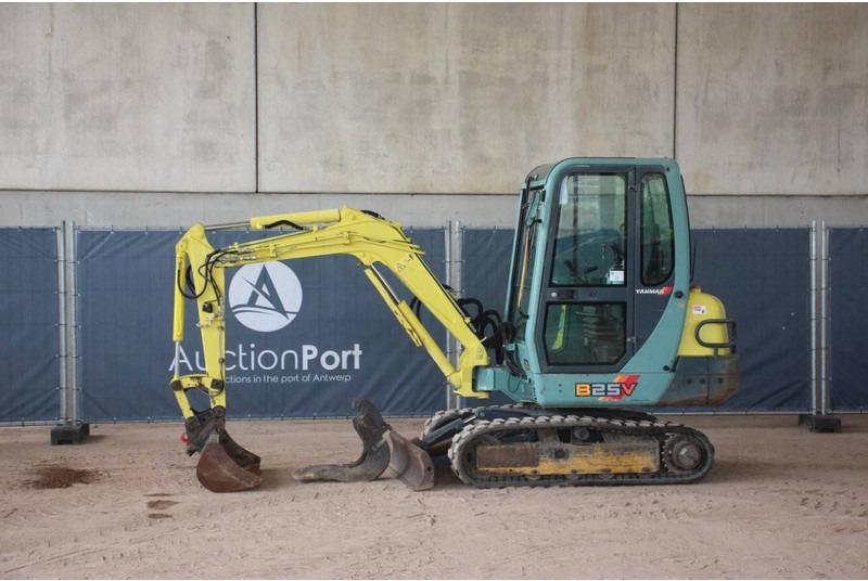 Yanmar B25V - Crawler excavator: picture 1 Yanmar B25V - Crawler excavator: picture 1