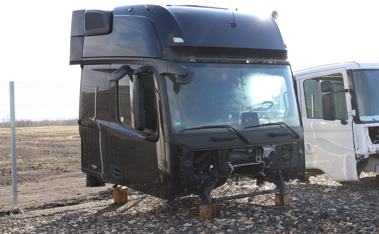 CABINA MERCEDES ACTROS MP4 GIGA SPACE - Cab for Truck: picture 2 CABINA MERCEDES ACTROS MP4 GIGA SPACE - Cab for Truck: picture 2