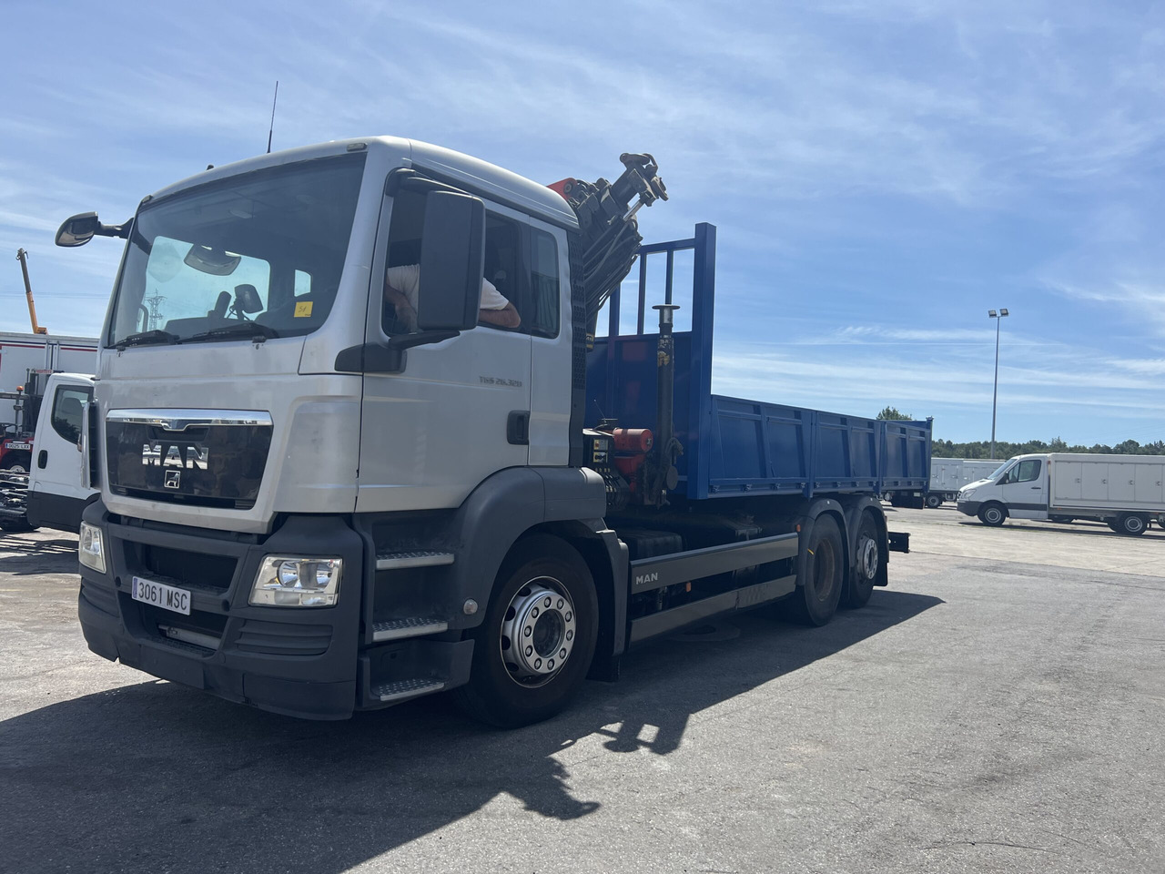 CAMION GRUA Y BASCULANTE MAN 26320 - Tipper, Crane truck: picture 2 CAMION GRUA Y BASCULANTE MAN 26320 - Tipper, Crane truck: picture 2