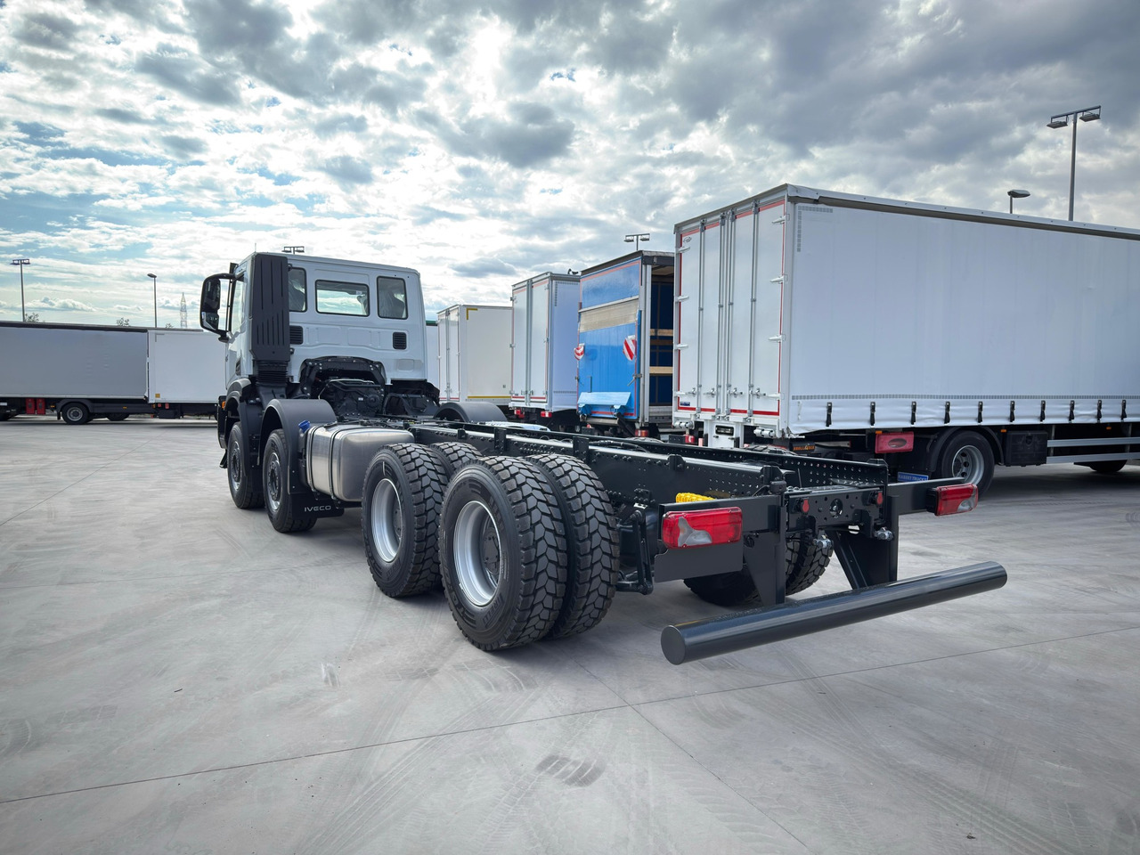 IVECO AD410T50 T-WAY 8x4 E6 (Chassis) - Cab chassis truck: picture 4 IVECO AD410T50 T-WAY 8x4 E6 (Chassis) - Cab chassis truck: picture 4
