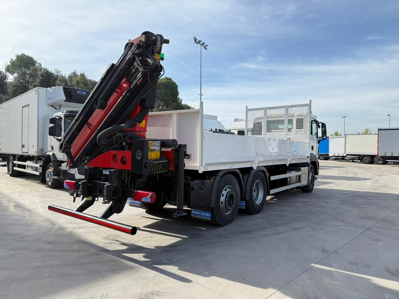MAN 26.320 BL TGS E6 (Platform and Crane) - Dropside/ Flatbed truck, Crane truck: picture 3 MAN 26.320 BL TGS E6 (Platform and Crane) - Dropside/ Flatbed truck, Crane truck: picture 3