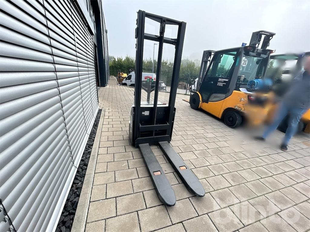 Bobcat - Stacker: picture 3 Bobcat - Stacker: picture 3