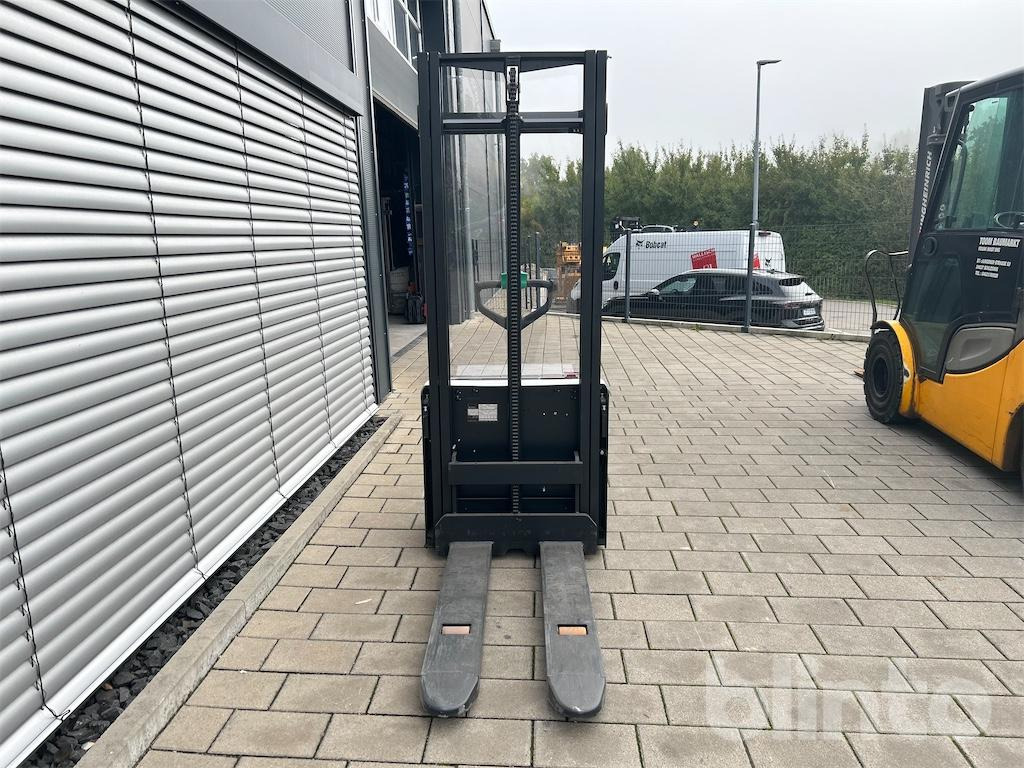 Bobcat - Stacker: picture 4 Bobcat - Stacker: picture 4