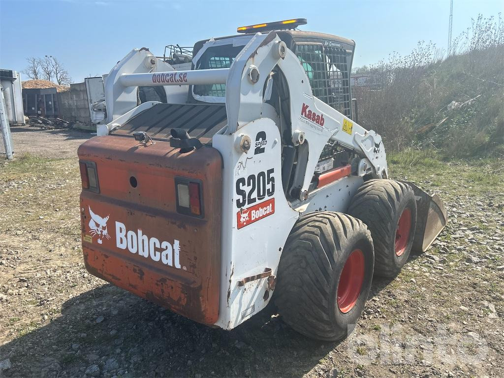 Bobcat S205 - 2 redskap - Skid steer loader: picture 5 Bobcat S205 - 2 redskap - Skid steer loader: picture 5