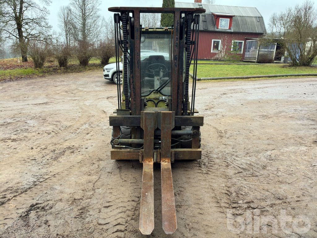 Clark C500 YS 110D - Diesel forklift: picture 2 Clark C500 YS 110D - Diesel forklift: picture 2