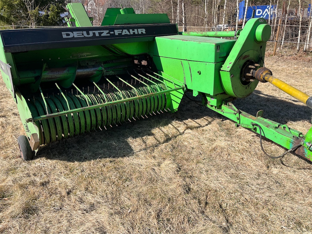Deutz Fahr HD490 - Round baler: picture 1 Deutz Fahr HD490 - Round baler: picture 1