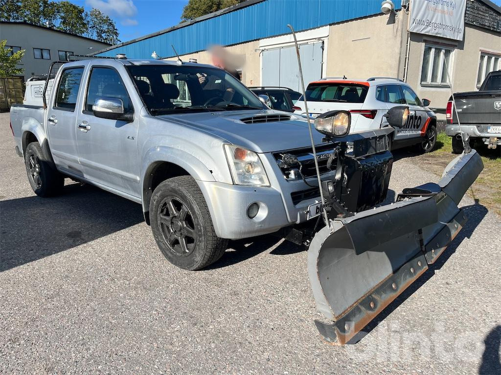 ISUZU CREW 3.0 AT med vikplog och sandspridare - Pickup truck: picture 3 ISUZU CREW 3.0 AT med vikplog och sandspridare - Pickup truck: picture 3