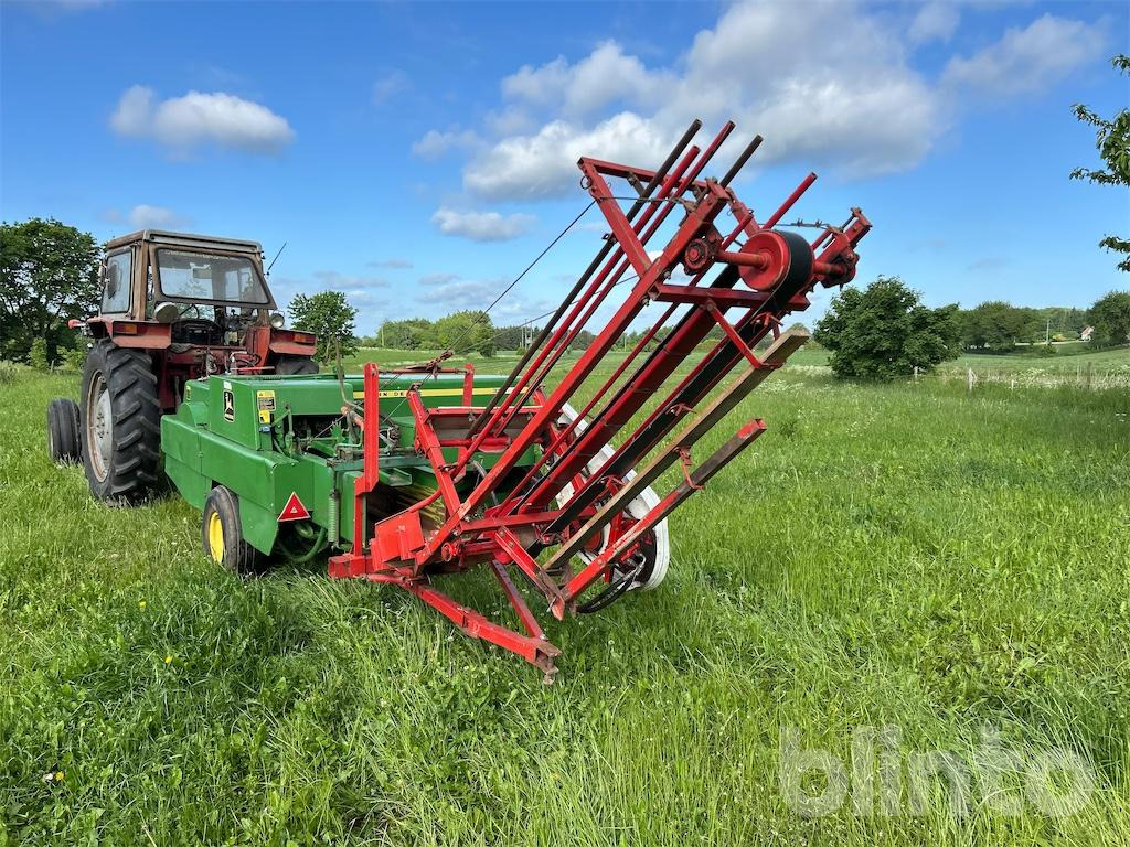 John Deere 332 - Round baler: picture 5 John Deere 332 - Round baler: picture 5