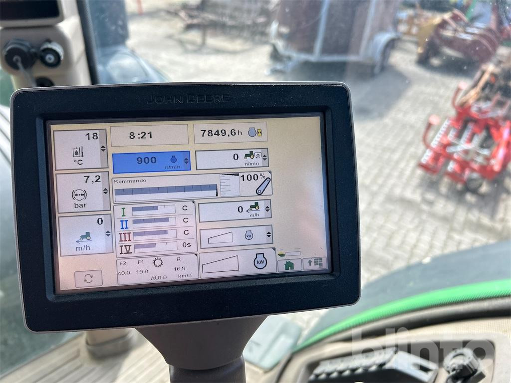 John Deere 8260 R Auto Power (2013) - Farm tractor: picture 5 John Deere 8260 R Auto Power (2013) - Farm tractor: picture 5