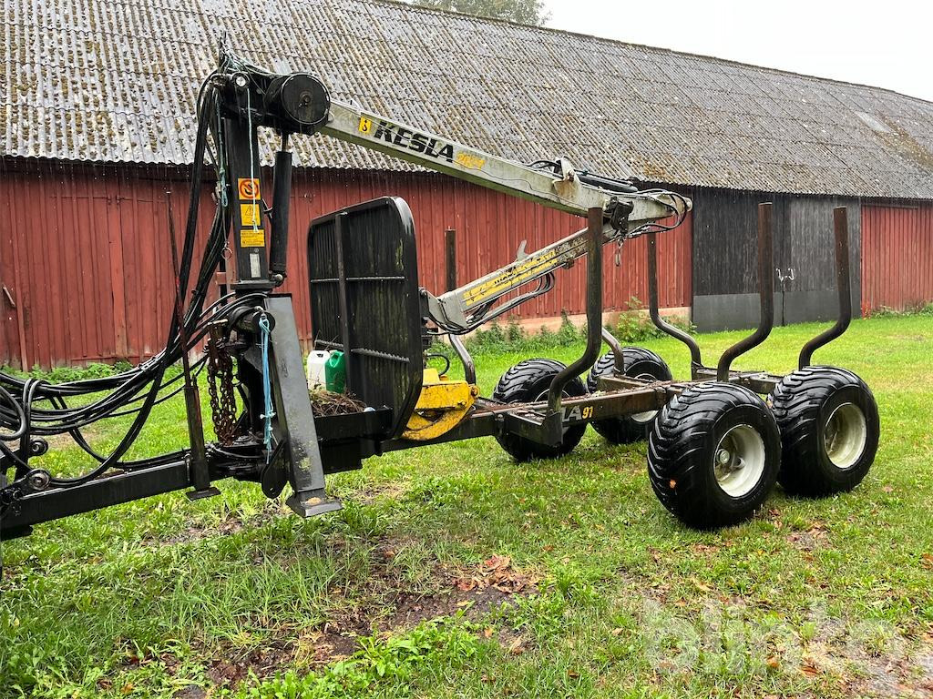 Kesla 9T med kran Kesla 202T - Forestry trailer: picture 1 Kesla 9T med kran Kesla 202T - Forestry trailer: picture 1
