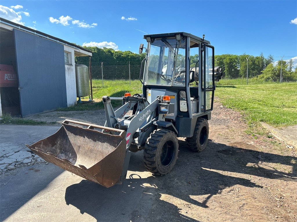 Kubota R310 - Wheel loader: picture 1 Kubota R310 - Wheel loader: picture 1