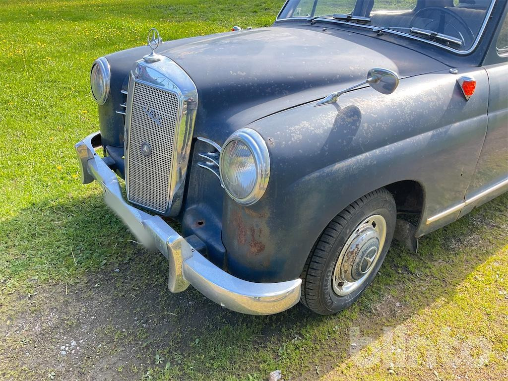 MERCEDES BENZ 180 4 D - Car: picture 4 MERCEDES BENZ 180 4 D - Car: picture 4