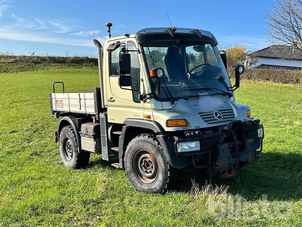 Mercedes-Benz U300 (2010) - Dropside/ Flatbed truck: picture 2 Mercedes-Benz U300 (2010) - Dropside/ Flatbed truck: picture 2