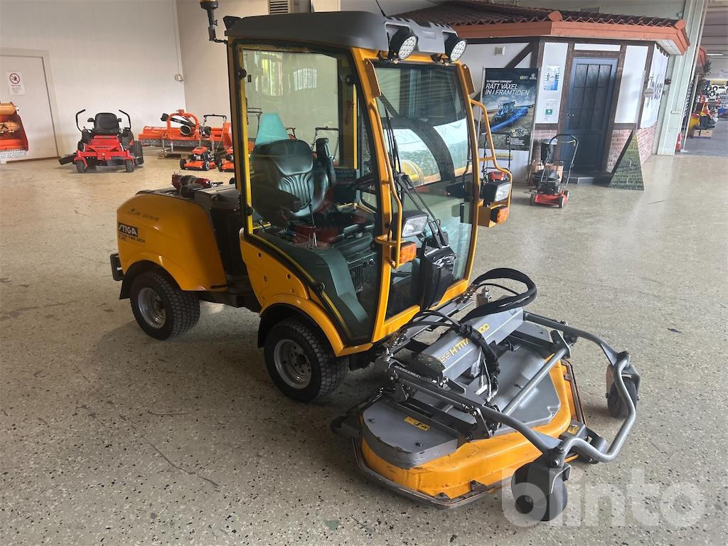Stiga Titan 740 DCR 4WD - Municipal/ Special vehicle: picture 3 Stiga Titan 740 DCR 4WD - Municipal/ Special vehicle: picture 3