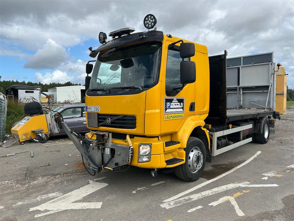 Volvo FL250 - Municipal/ Special vehicle, Dropside/ Flatbed truck: picture 1 Volvo FL250 - Municipal/ Special vehicle, Dropside/ Flatbed truck: picture 1