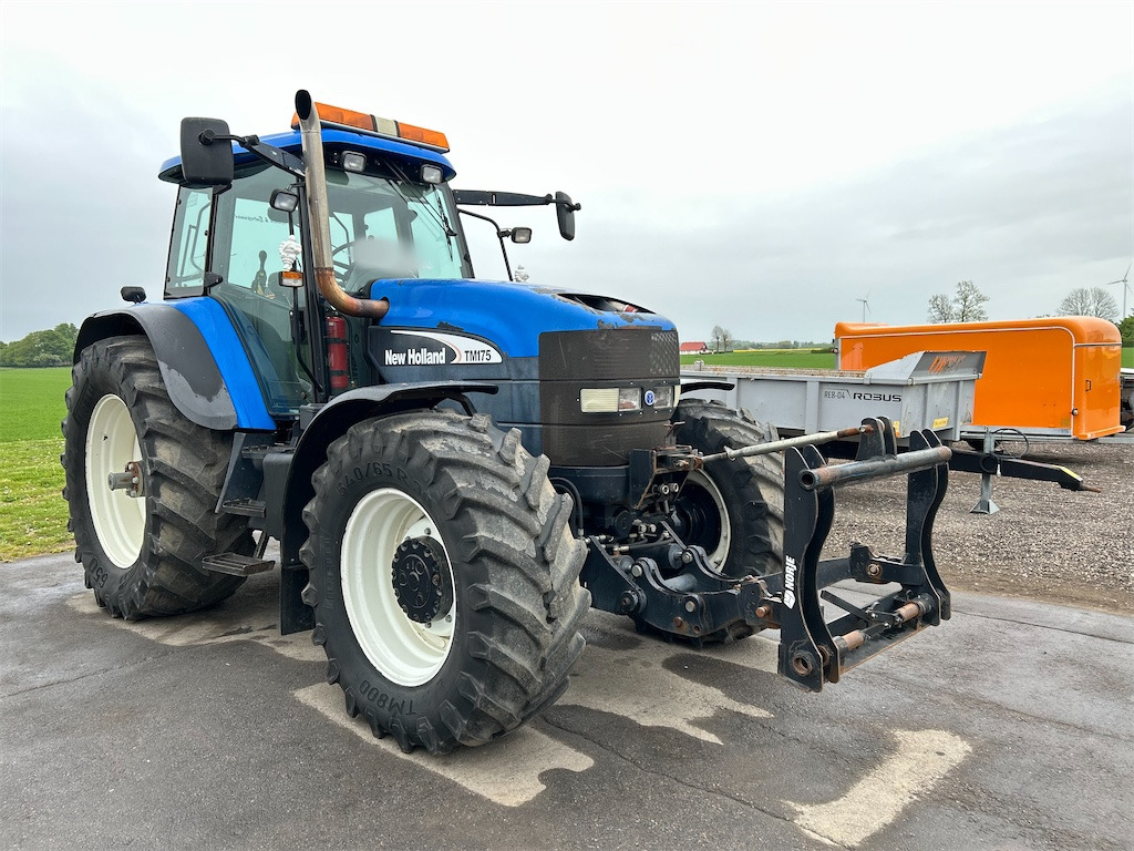 NEW HOLLAND TM 175 4WD - Farm tractor: picture 3 NEW HOLLAND TM 175 4WD - Farm tractor: picture 3