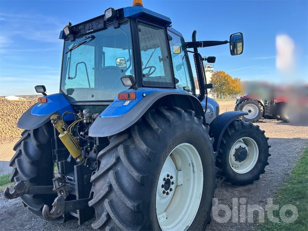 New Holland TM115 (2001) - Farm tractor: picture 3 New Holland TM115 (2001) - Farm tractor: picture 3