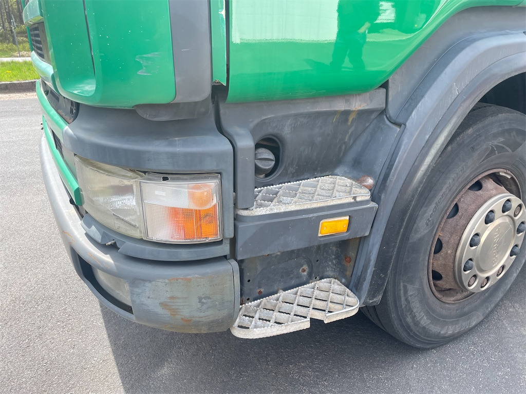 SCANIA R124GB6X2NZ - Hook lift truck: picture 5 SCANIA R124GB6X2NZ - Hook lift truck: picture 5