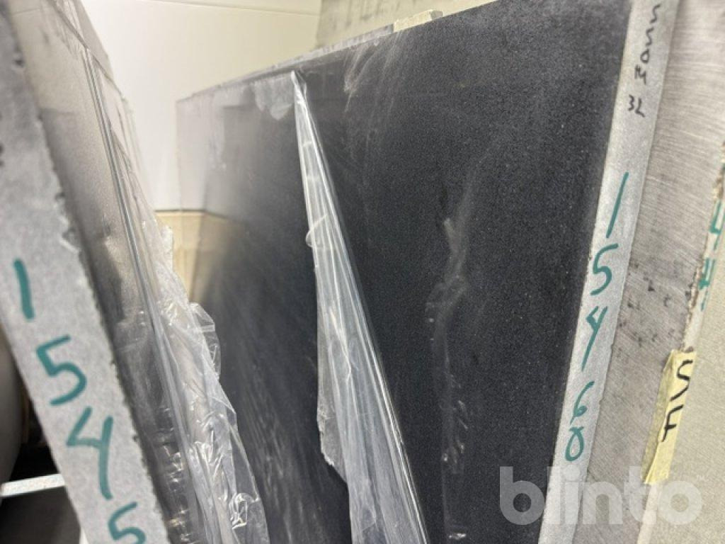 Silestone Negro Tebas 18 - Tool/ Equipment: picture 4 Silestone Negro Tebas 18 - Tool/ Equipment: picture 4