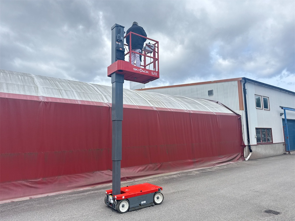 Skyjack SJ12 - Scissor lift: picture 1 Skyjack SJ12 - Scissor lift: picture 1