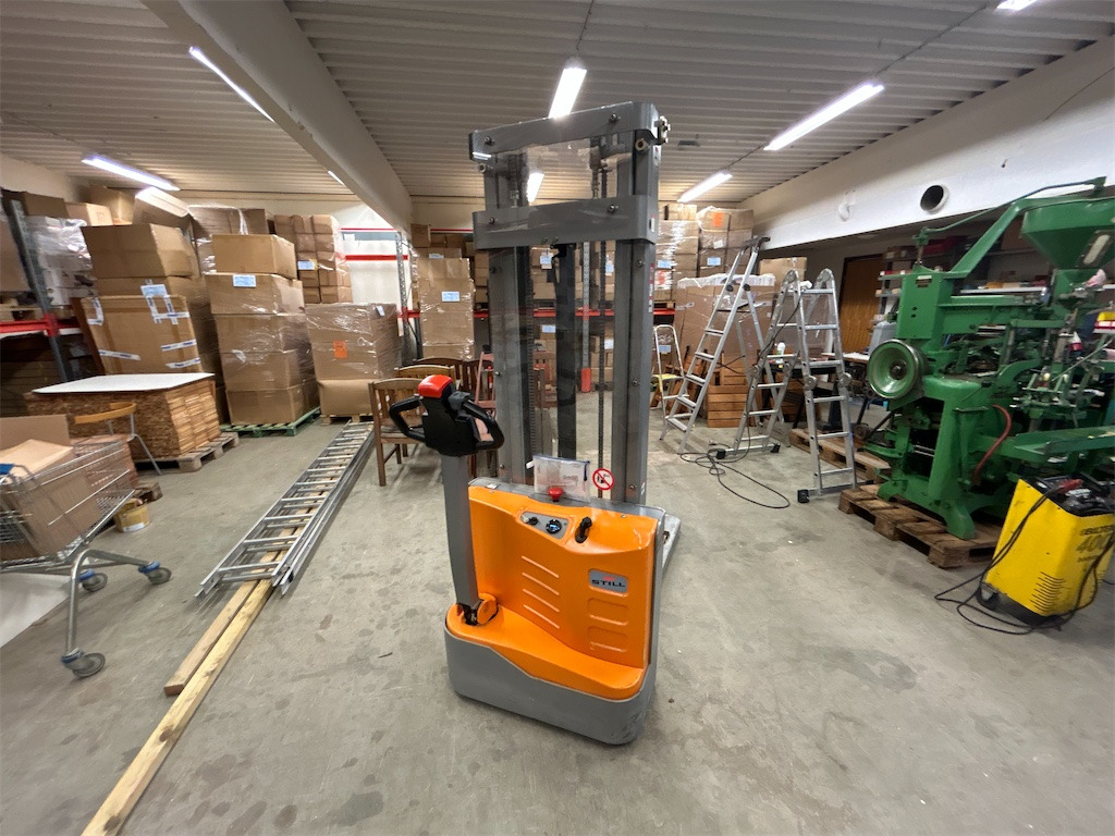 Still ecv 10 - Stacker: picture 2 Still ecv 10 - Stacker: picture 2