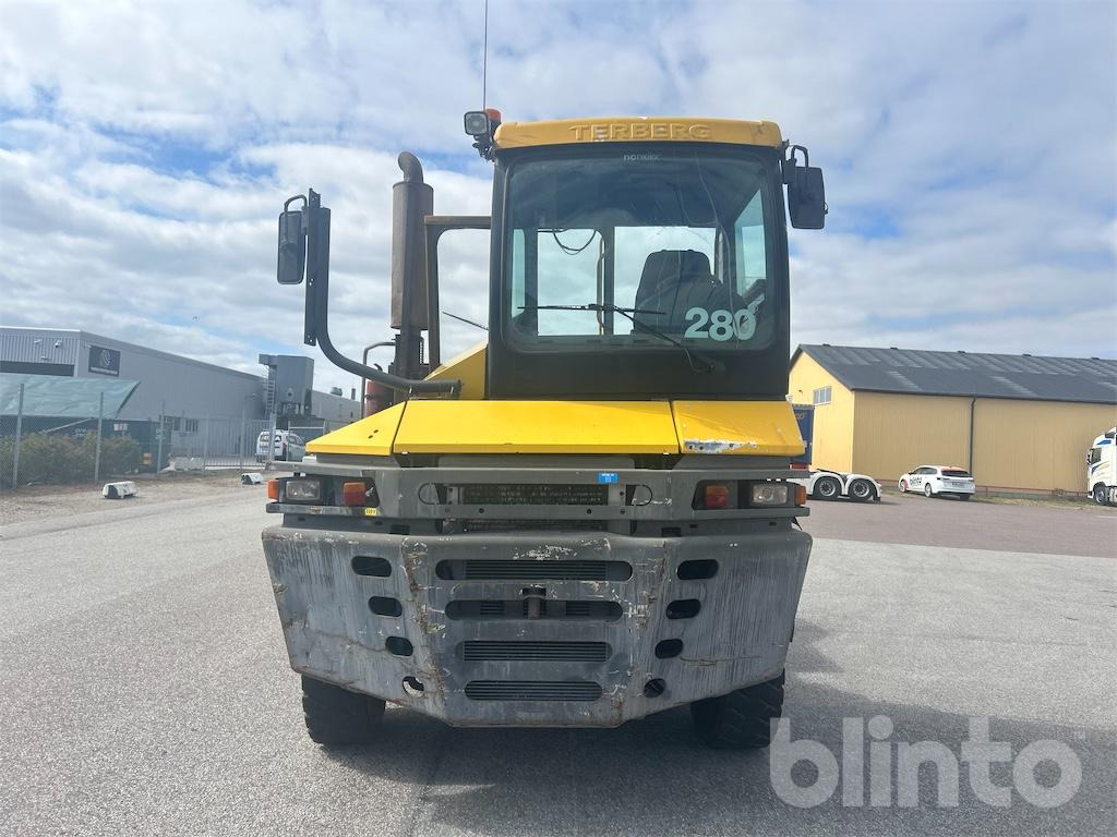 Terberg RT382 - Terminal tractor: picture 3 Terberg RT382 - Terminal tractor: picture 3