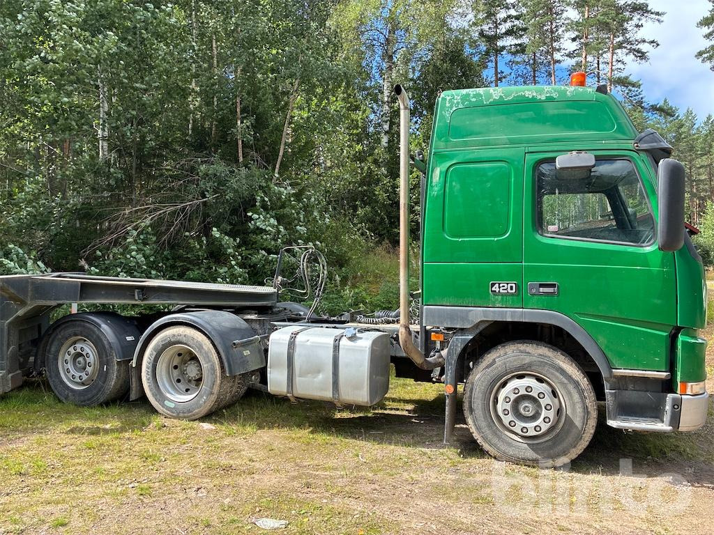 VOLVO FM12 6*2 - Tractor unit, Autotransporter semi-trailer: picture 2 VOLVO FM12 6*2 - Tractor unit, Autotransporter semi-trailer: picture 2