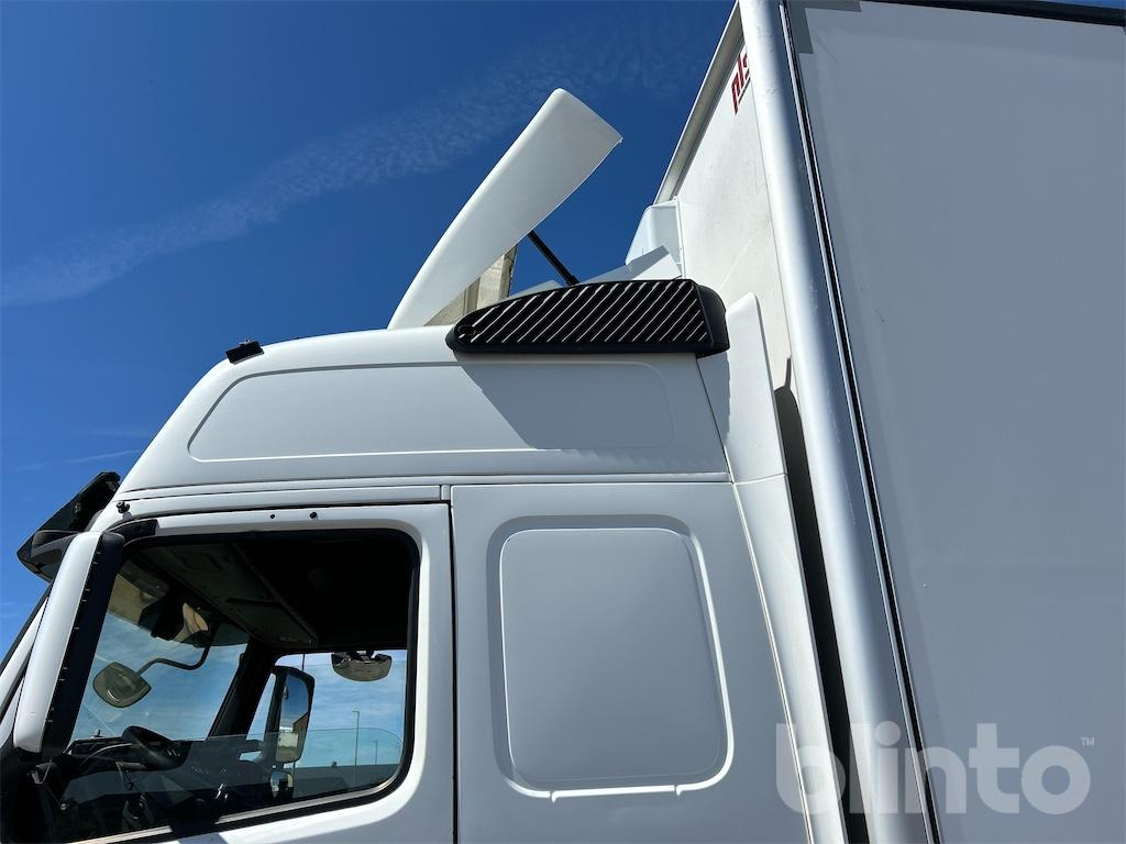 Truck VOLVO FM 460: picture 11
