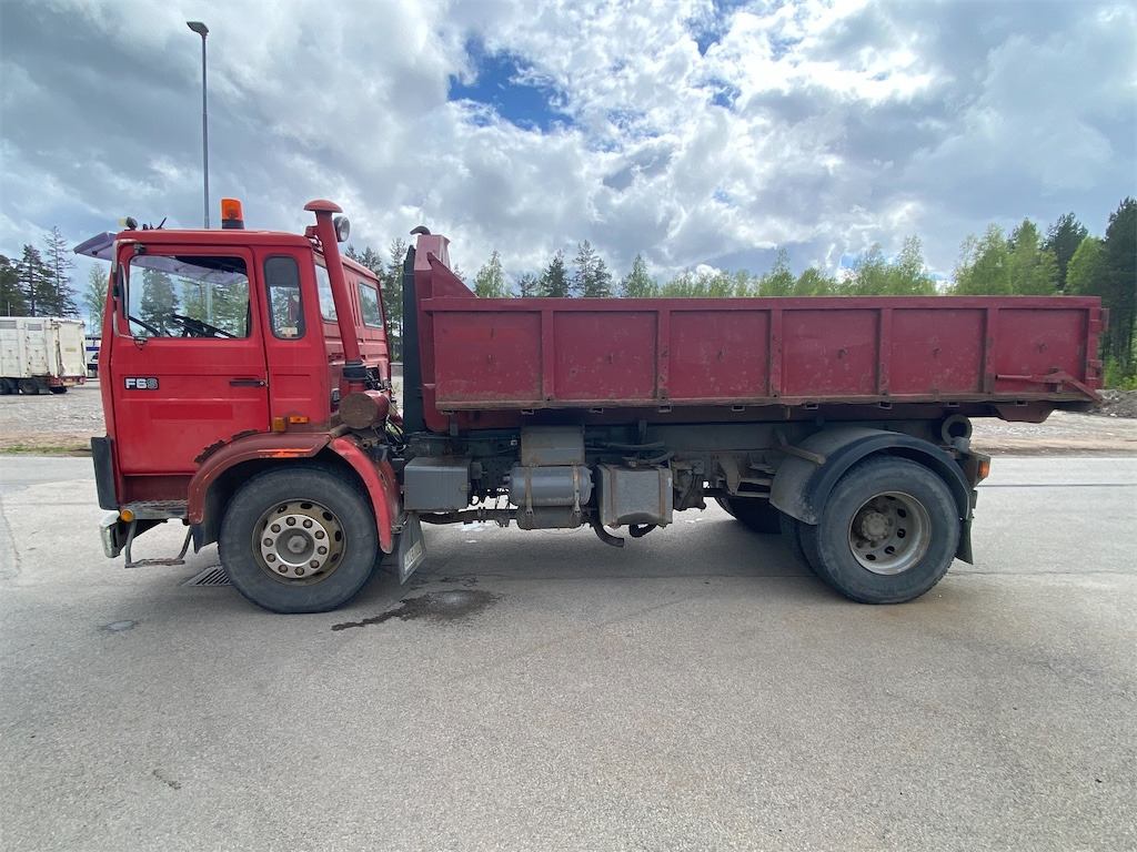 VOLVO F616 4X2 - Hook lift truck: picture 3 VOLVO F616 4X2 - Hook lift truck: picture 3