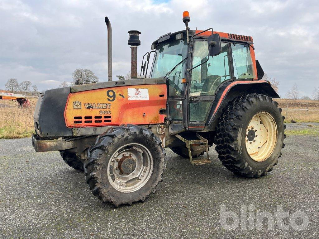Valmet 8100 - Farm tractor: picture 1 Valmet 8100 - Farm tractor: picture 1
