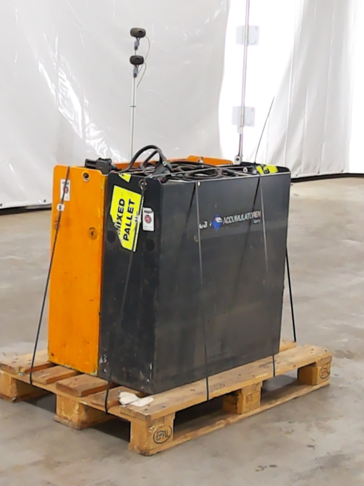 Weitere 2XBATTERIEN - Construction machinery: picture 2 Weitere 2XBATTERIEN - Construction machinery: picture 2