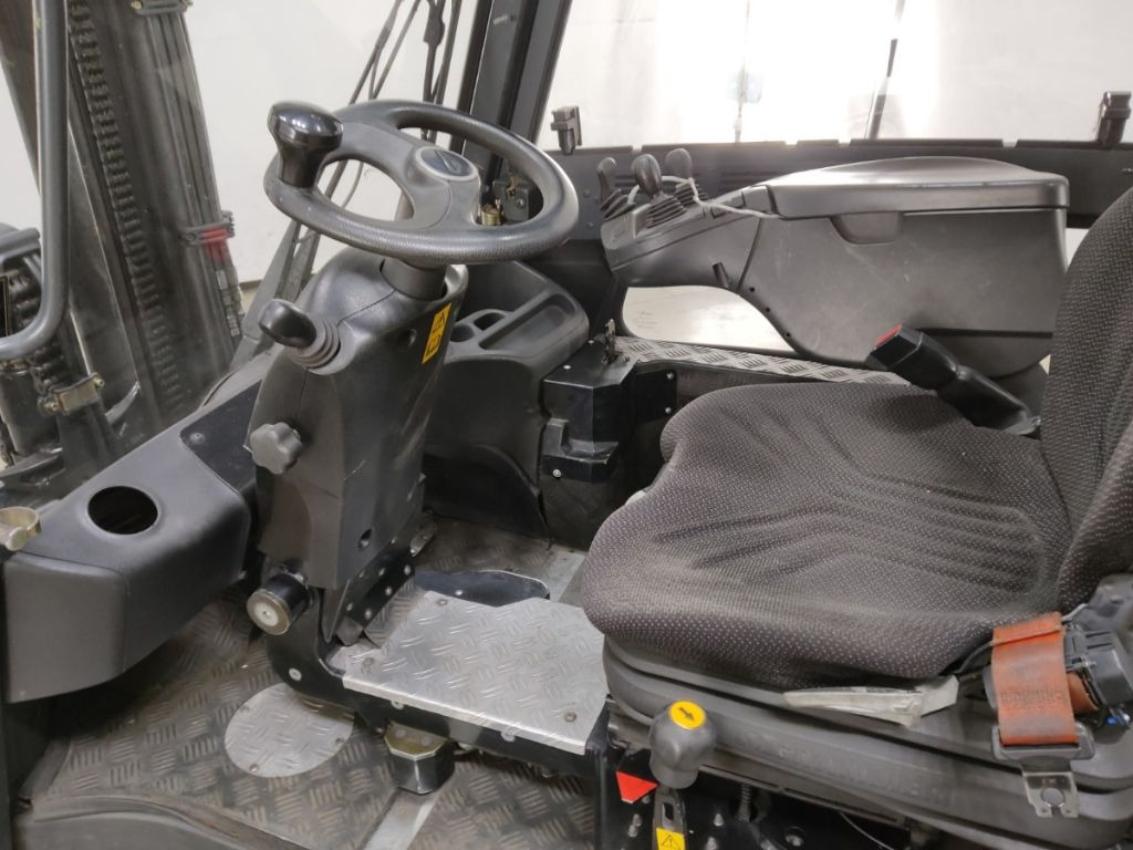 Linde E30HL-01/600 - Electric forklift: picture 3 Linde E30HL-01/600 - Electric forklift: picture 3