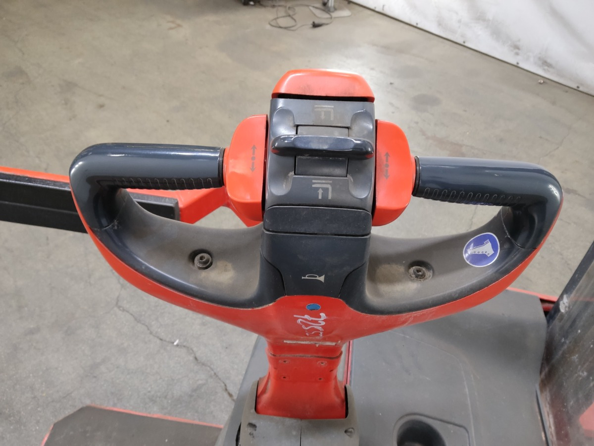 Linde L14 - Stacker: picture 3 Linde L14 - Stacker: picture 3