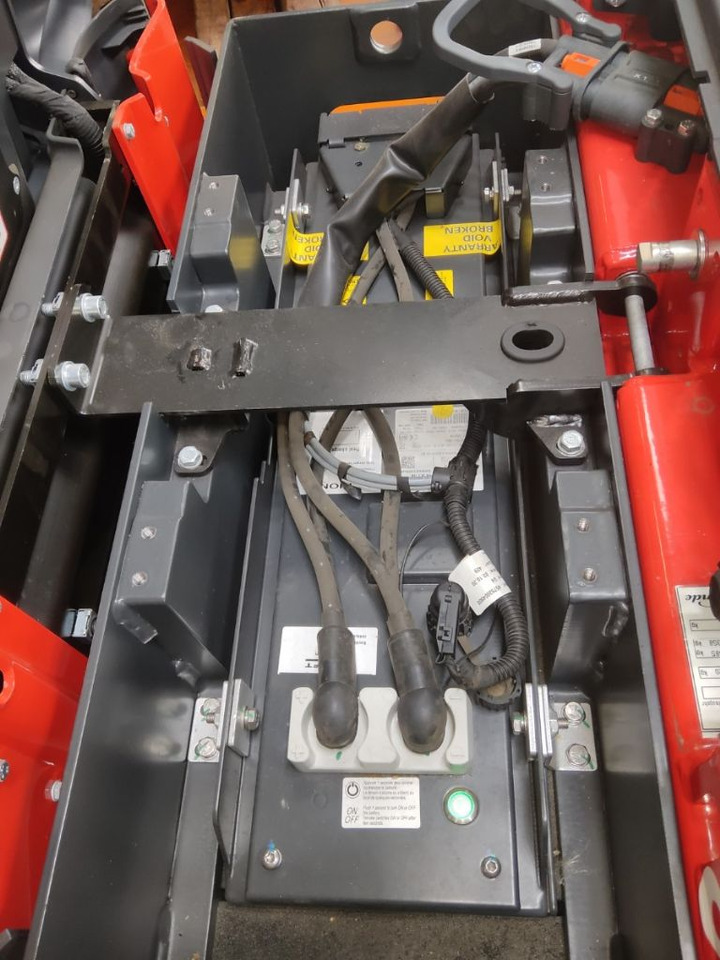 Linde N20CB/LIION - Order picker: picture 4 Linde N20CB/LIION - Order picker: picture 4