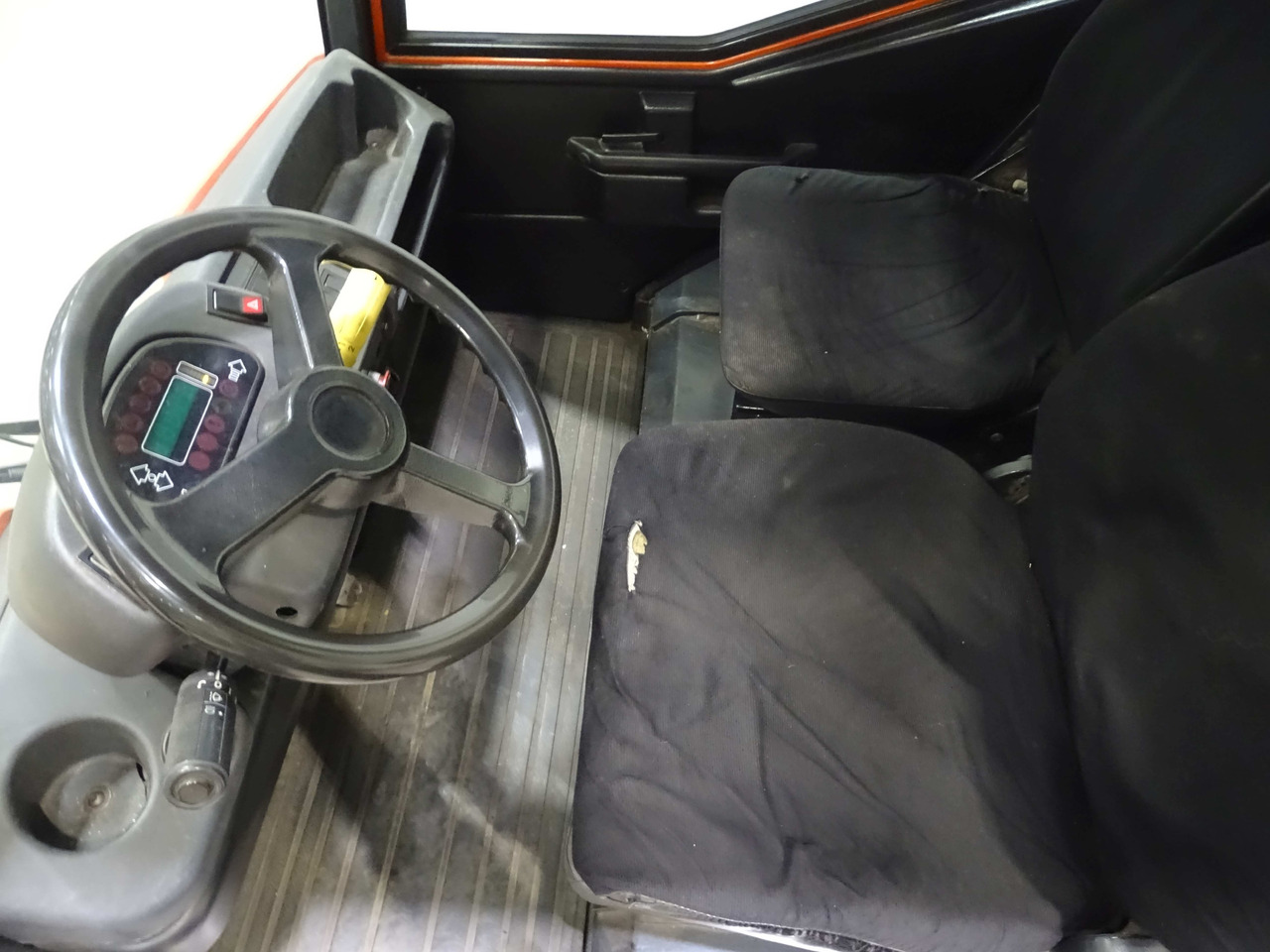 Linde P250 - Tow tractor: picture 3 Linde P250 - Tow tractor: picture 3