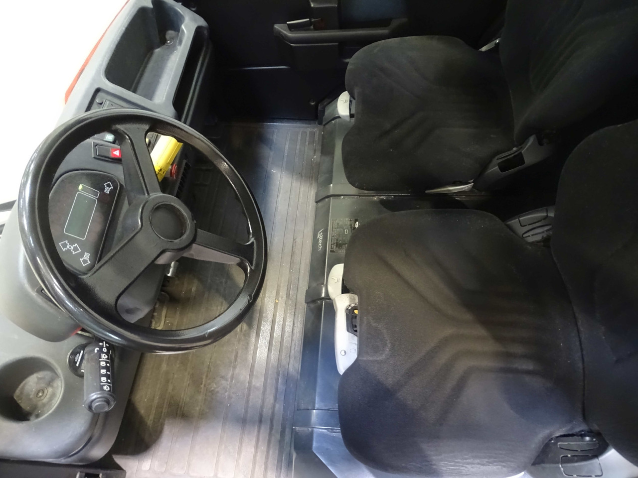 Linde P250 - Tow tractor: picture 3 Linde P250 - Tow tractor: picture 3