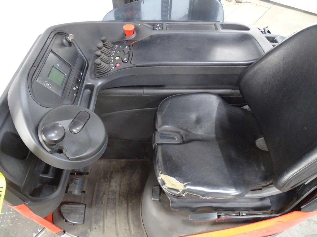 Linde R14HD-01 - Reach truck: picture 3 Linde R14HD-01 - Reach truck: picture 3