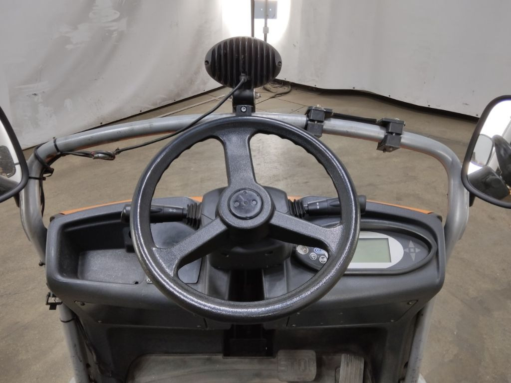 Still LTX70 - Tow tractor: picture 3 Still LTX70 - Tow tractor: picture 3