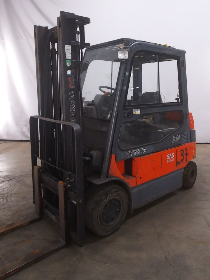Toyota 7FBMF30 - Electric forklift: picture 5 Toyota 7FBMF30 - Electric forklift: picture 5