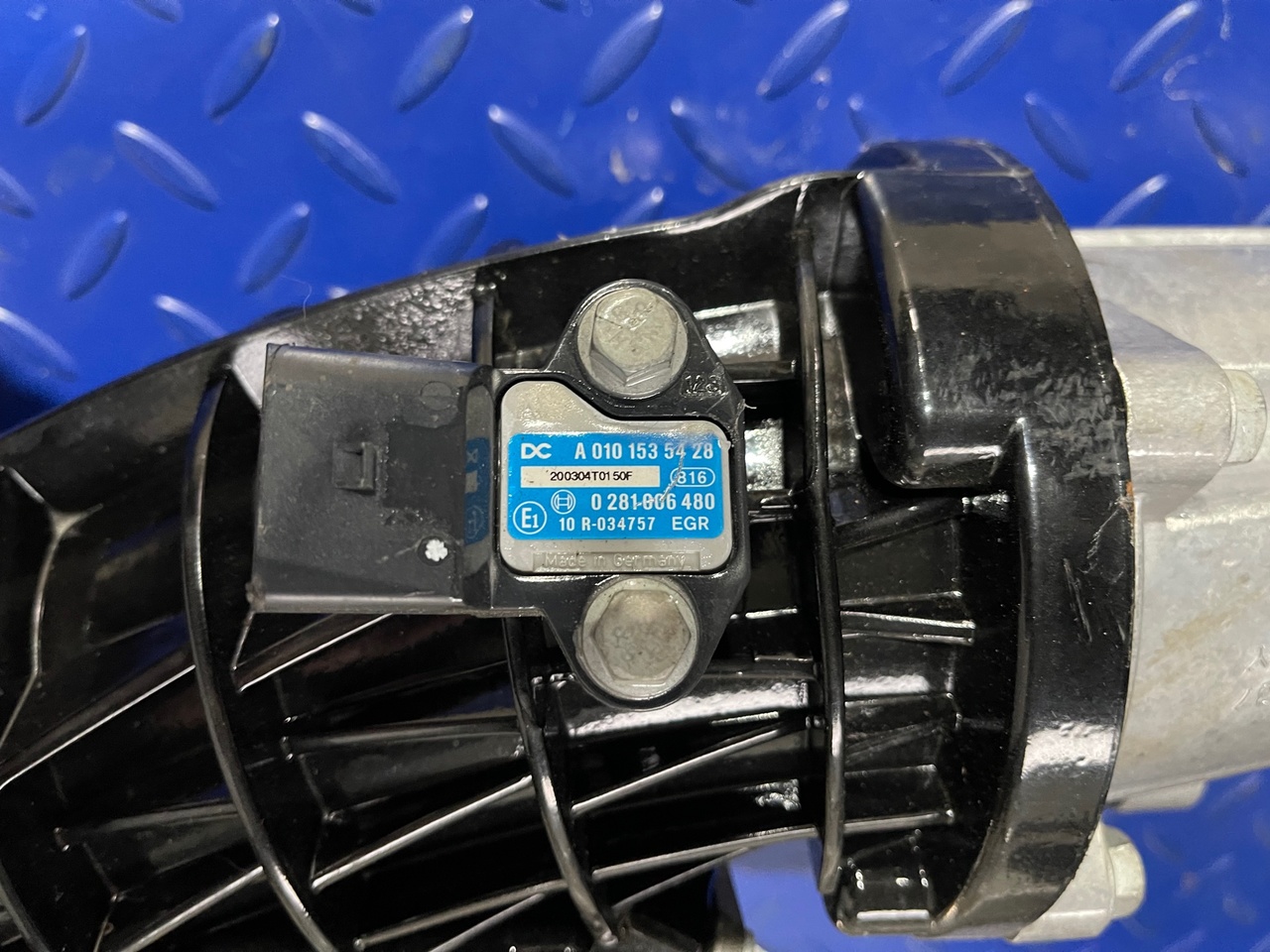 Mercedes-Benz EURO 6 Pressure Sensor A0101535428 - Air intake system: picture 2 Mercedes-Benz EURO 6 Pressure Sensor A0101535428 - Air intake system: picture 2