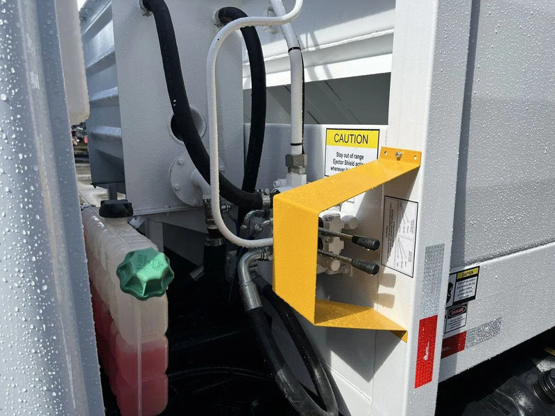 Leasing of Mercedes-Benz Accelo 815 4x2 Garbage Compactor (2 units) Accelo 815 4x2 Garbage Compactor (2 units) Mercedes-Benz Accelo 815 4x2 Garbage Compactor (2 units) Accelo 815 4x2 Garbage Compactor (2 units): picture 11