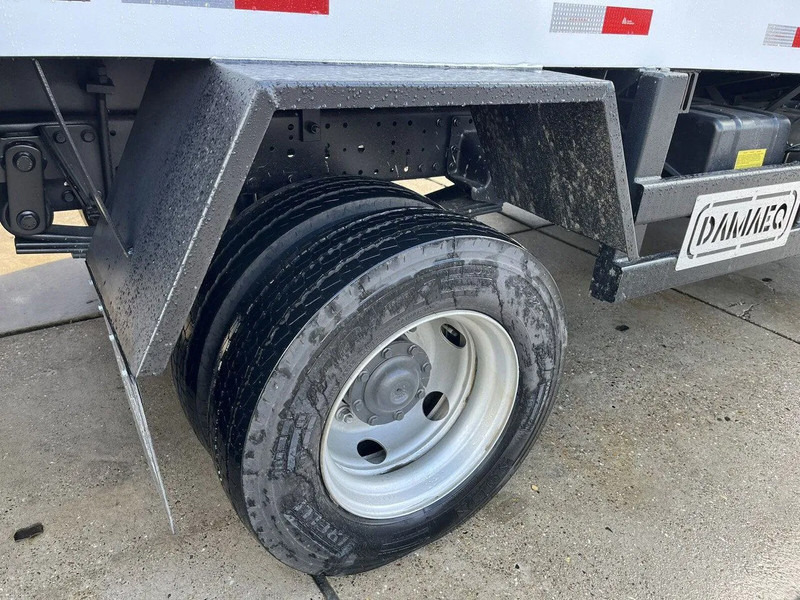 Leasing of Mercedes-Benz Accelo 815 4x2 Garbage Compactor (2 units) Accelo 815 4x2 Garbage Compactor (2 units) Mercedes-Benz Accelo 815 4x2 Garbage Compactor (2 units) Accelo 815 4x2 Garbage Compactor (2 units): picture 16