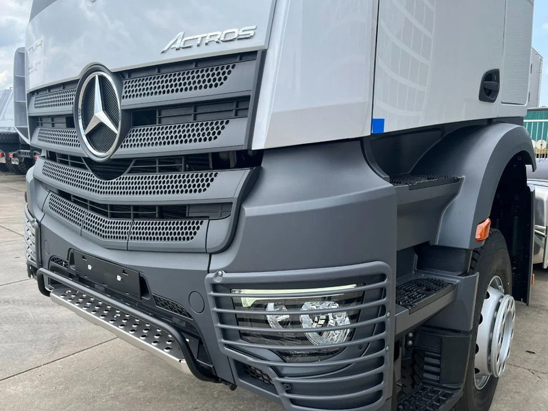 New Tractor unit Mercedes-Benz Actros 3348 S 6x4 Tractor Head: picture 11