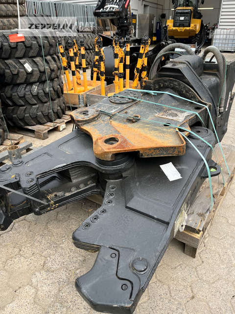 Cat MP318 - Demolition shears: picture 3 Cat MP318 - Demolition shears: picture 3