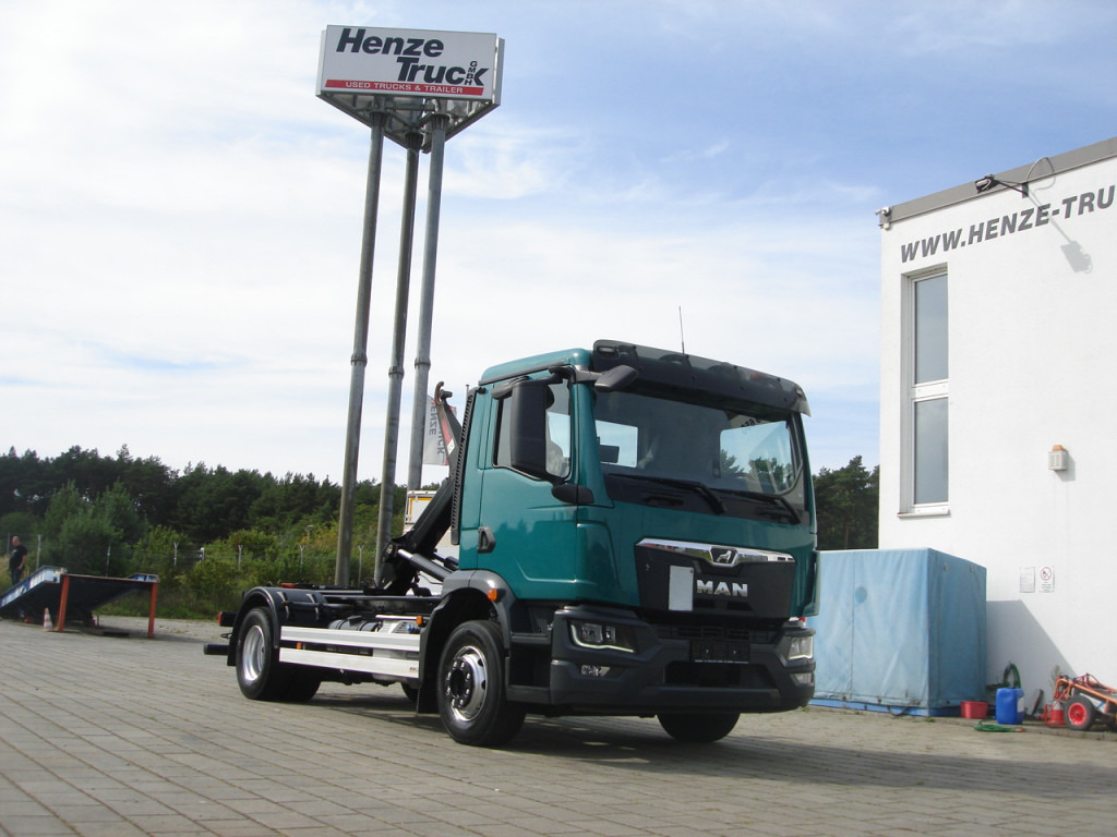 MAN TG-M 15.250 BL Abrollkipper - Hook lift truck: picture 1 MAN TG-M 15.250 BL Abrollkipper - Hook lift truck: picture 1