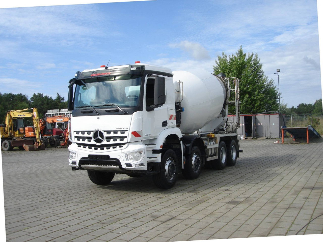 Mercedes-Benz Arocs 3240 B 8x4 - Concrete mixer truck: picture 2 Mercedes-Benz Arocs 3240 B 8x4 - Concrete mixer truck: picture 2