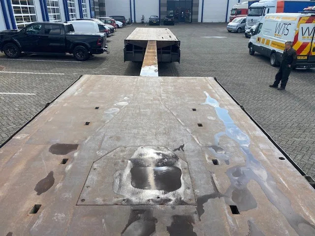 Floor robuuste vlakke oplegger ,uitschuifbaar, ,stuurassen, 20 mtr met stalen bodem/frame. kranenprofiel. - Dropside/ Flatbed semi-trailer: picture 2 Floor robuuste vlakke oplegger ,uitschuifbaar, ,stuurassen, 20 mtr met stalen bodem/frame. kranenprofiel. - Dropside/ Flatbed semi-trailer: picture 2